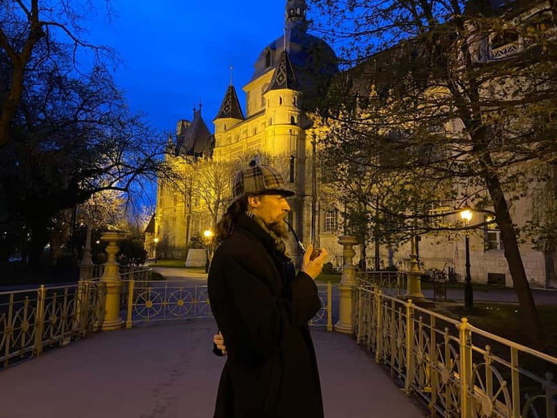 Budapest: City Park- True Crime of Hungary- Walking Tour - Theatrical Storytelling by a Charismatic Actor-Guide