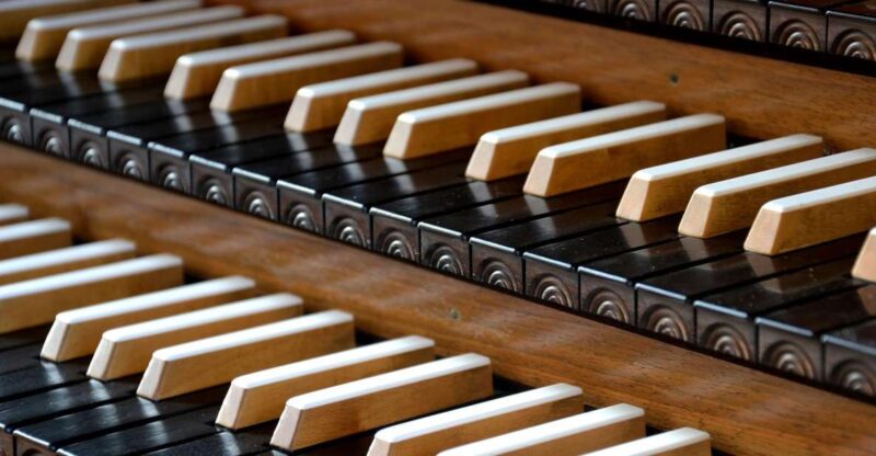 Budapest: Classical Music Concerts in Matthias Church - The Duna String Orchestra and Soloist Gabora Gyula