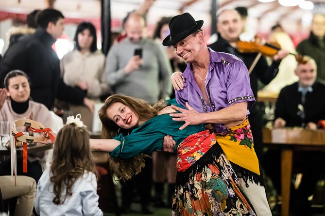 Budapest Danube Cruise with Buffet Dinner, Performances and Music - Key Points