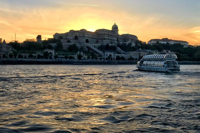 Budapest Danube River Candlelit Dinner Cruise with Live Music - The Balance of Food, Views, and Entertainment