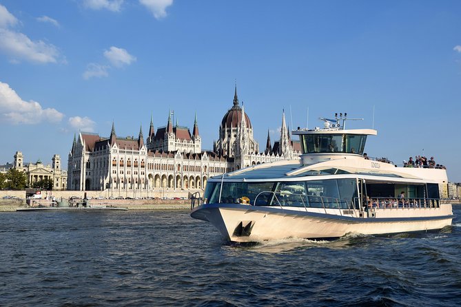 Budapest Danube Sightseeing Cruise with Drink and Audio Guide - Key Points