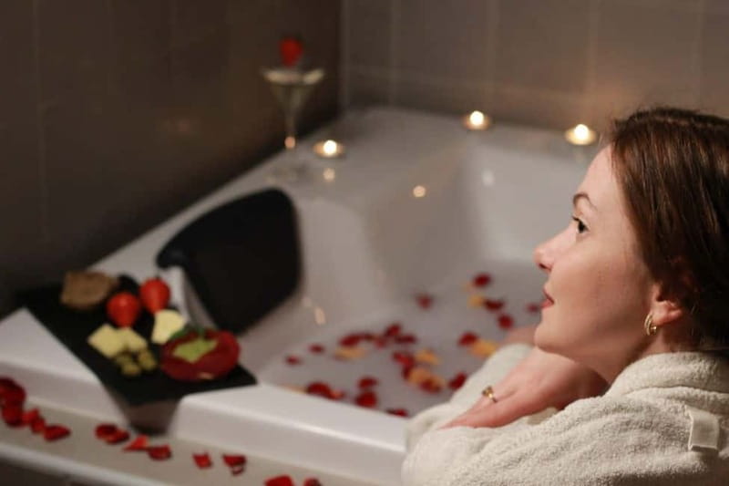 BUDAPEST, Day Spa : Couples Massage with Roses Bubble Bath - The 60-Minute Couples Massage with a Cleansing Ritual