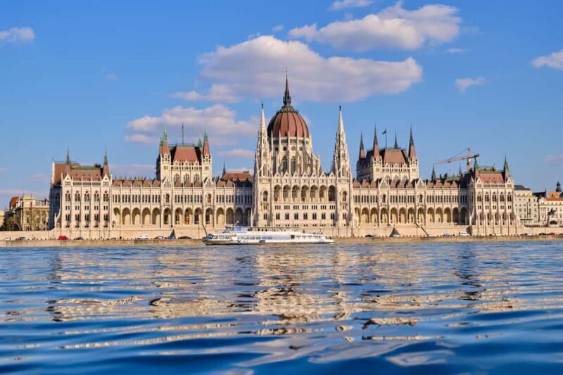 Budapest: Daytime Hop-on Hop-off Cruise with Welcome Drink - Budapests Top Sights from the Danube