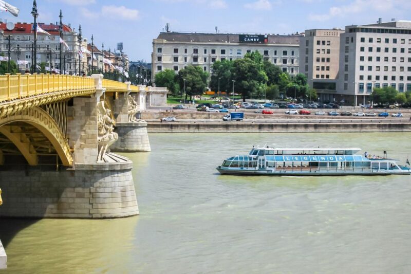 Budapest: Daytime Sightseeing Boat Cruise - Guest Experience: Friendly Staff and Overall Satisfaction