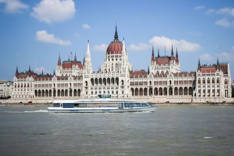 Budapest: Daytime Sightseeing Boat Cruise - Limitations and Considerations