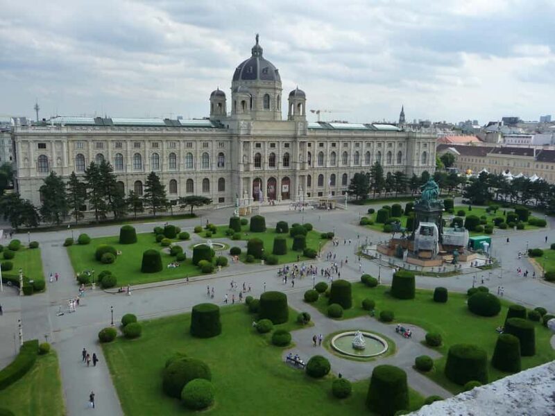 Budapest daytrip: Private transfer to Vienna and back - Choosing the Right Vehicle for Your Group Size
