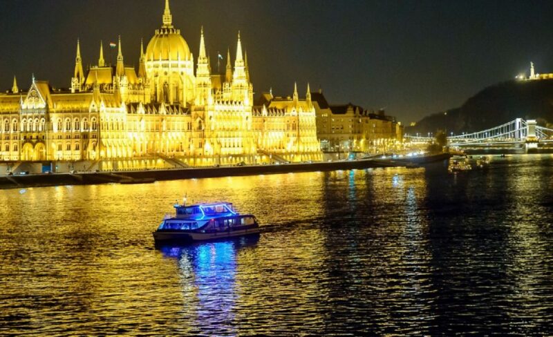Budapest: Drink & Piano Show - The Route and Notable Sights