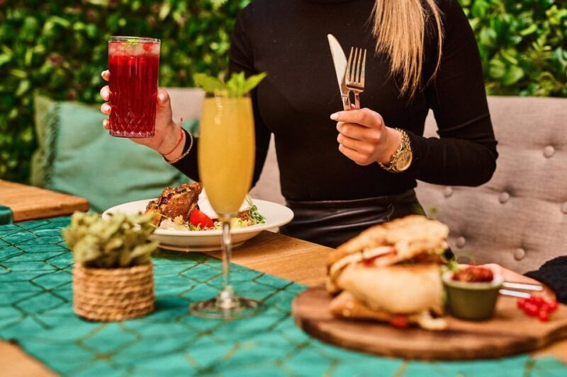 Budapest: Eggscuse Me? Brunch & Bistro's Bottomless Offer - Key Points