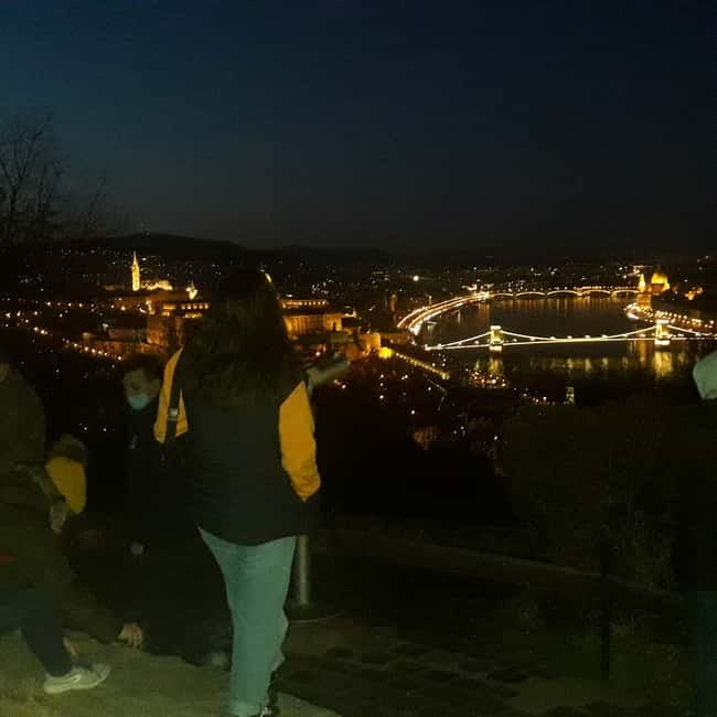 Budapest: Evening Castle Hill Tour with Fishermen's Bastion - Key Points
