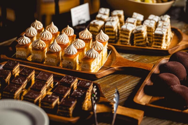 Budapest: Folklore Revue Show with Unlimited Dinner & Drinks - Duration and Pacing of the Experience