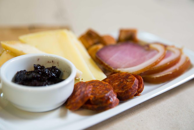 Budapest Food Crawl-Private Hungarian Food Tour with Wine Tasting & Coffee House - Guide and Service Quality: An Authentic and Friendly Experience