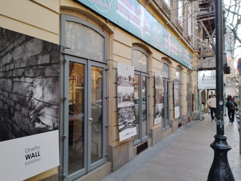 Budapest: Ghetto Wall Exhibition Tour with History Guide - Visiting the Jewish Ghetto Wall Fragment