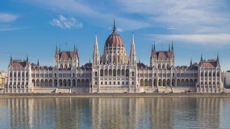 Budapest: Grand Private Driving Tour with Photo Stops - Key Points