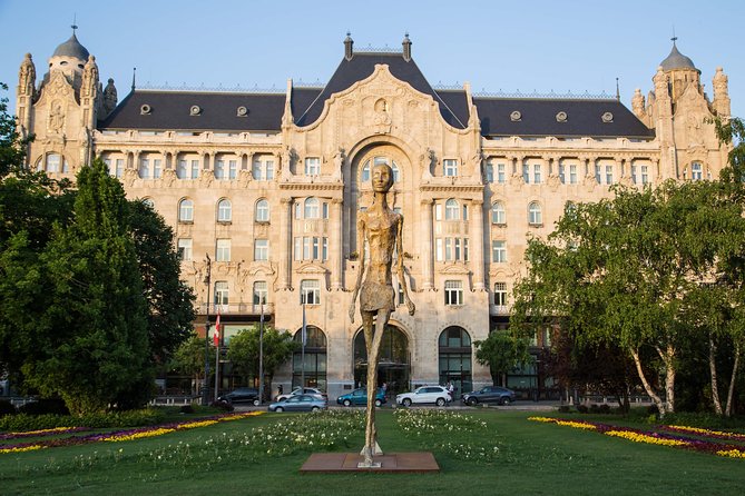 Budapest Grand Walk - Navigating Buda: From the Chain Bridge to Buda Castle