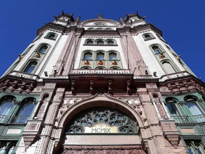 Budapest: Great City Centre Tour & Folk Music Performance - Exploring St. Stephens Basilica