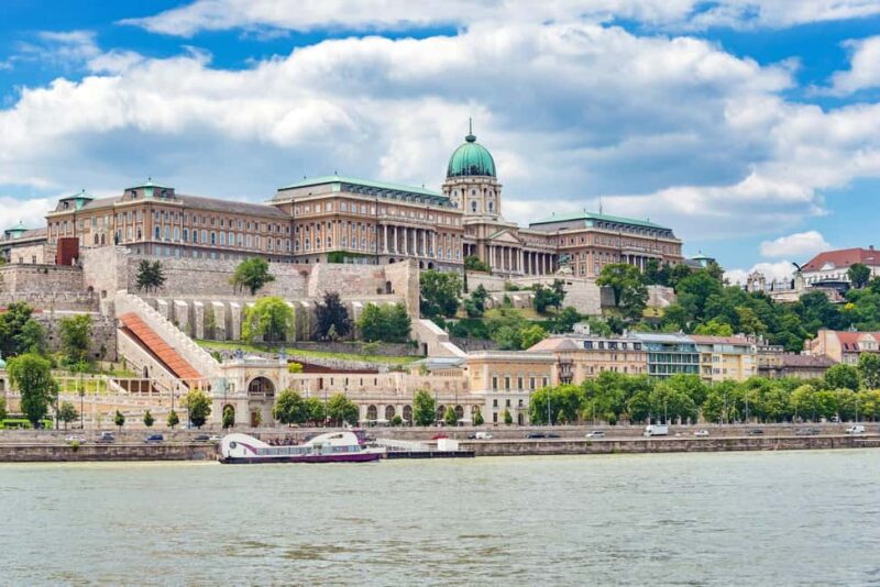 Budapest: Guided City Tour and Madame Tussauds - Discover Budapest in 5 Hours: Guided City Tour and Madame Tussauds