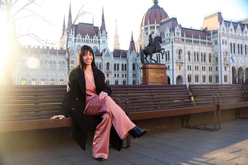 Budapest Guided Tour with Photoshoot - Small Tour (2hrs) - Key Points