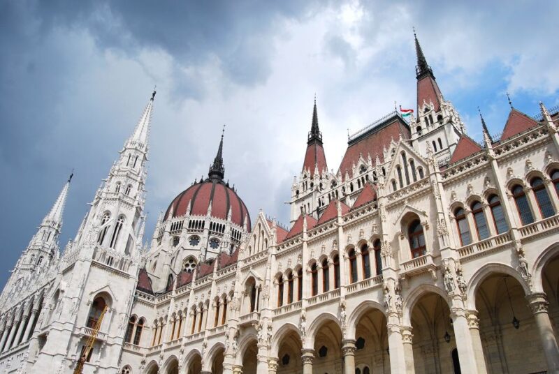 Budapest: Guided Walking Tour of Pest - Key Points
