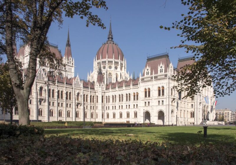 Budapest: Guided Walking Tour of Pest - Visiting St. Stephens Basilica: Budapest’s Largest Cathedral