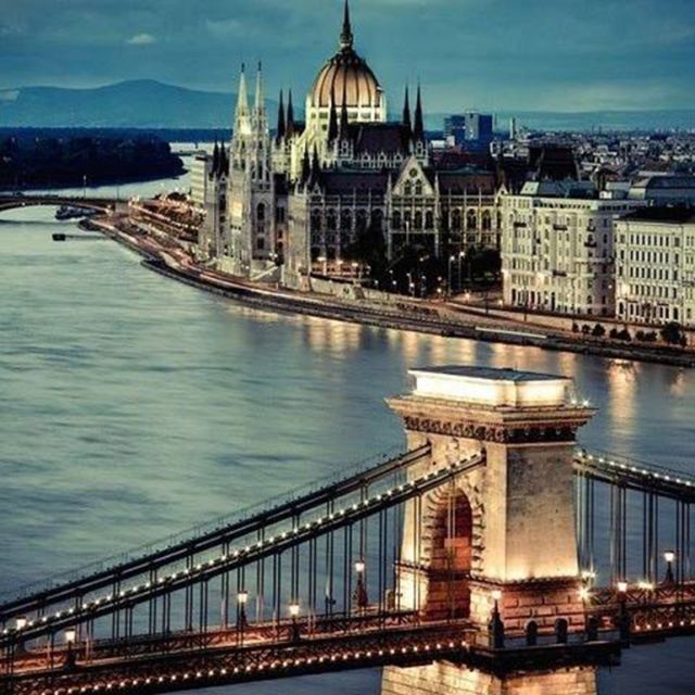 Budapest: Half-Day Highlights Small Group Private Tour - Inside the Vehicle: Comfortable Transportation for Small Groups