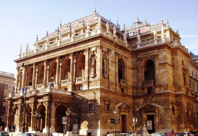 Budapest: Half-Day Highlights Small Group Private Tour - Strolling Down Andrássy Avenue