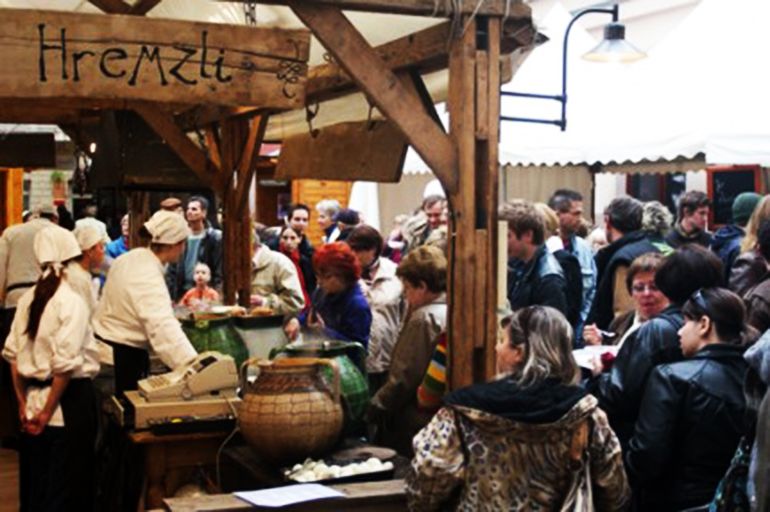 Budapest: Half-Day Small Group Jewish History Tour - Expert Guidance in Multiple Languages