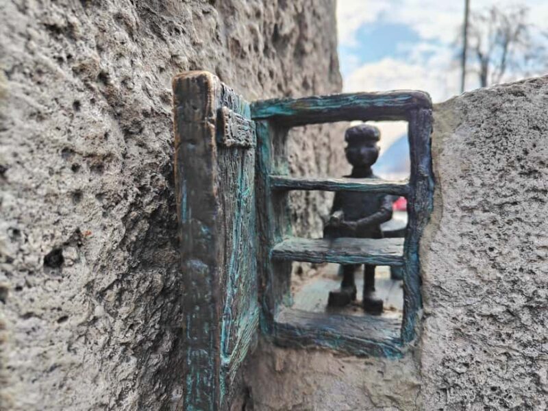 Budapest Hidden Gems Bike Tour: Mini Statues & Views - Practical Details: Meeting Point, Group Size, and Duration