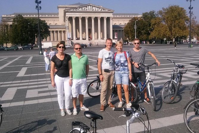 Budapest Highlights Bike Tour - Starting Point and Group Size