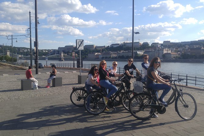 Budapest Highlights Bike Tour - Exploring Kossuth Lajos Square and Buda Views