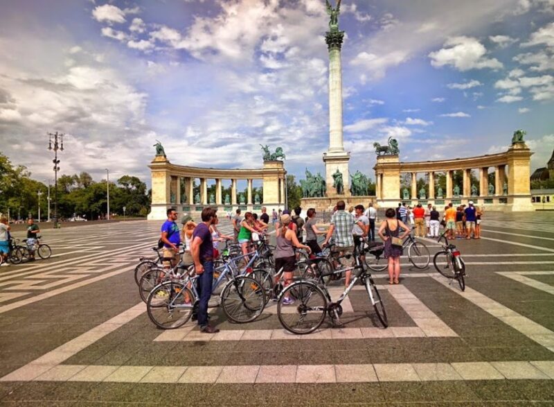 Budapest Highlights Bike Tour with a local guide - Navigating the City’s Bridges and the Castle District