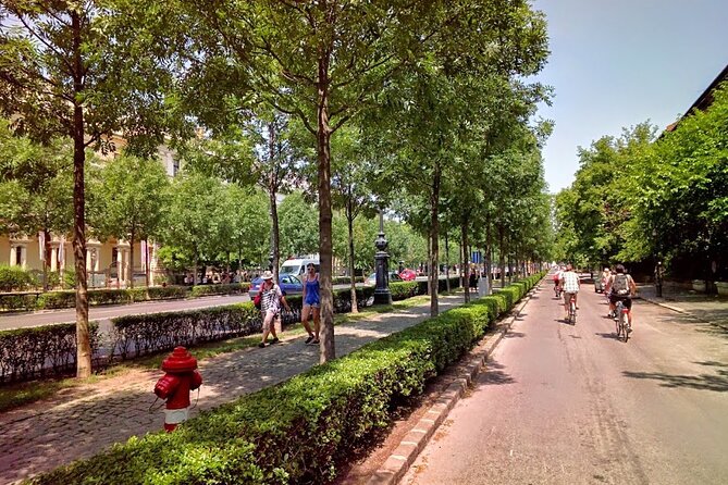 Budapest Highlights Bike Tour with local guide - Specific Landmarks and Stops along the Route