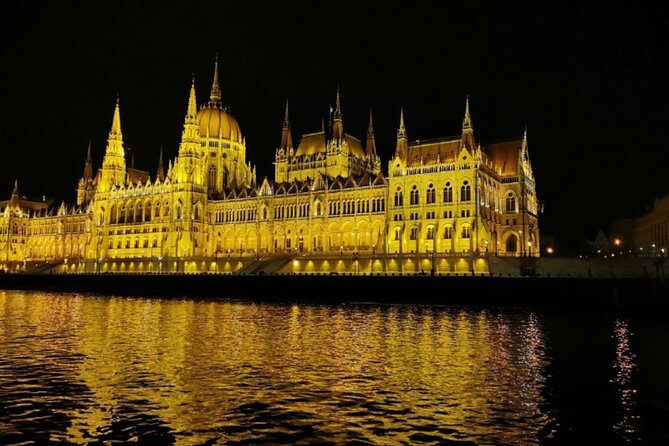 Budapest Highlights Sightseeing Cruise - Accessibility and Group Size
