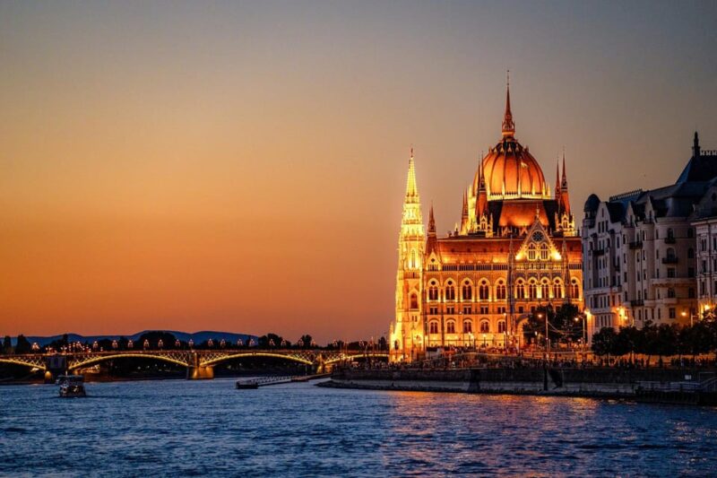 Budapest: Historic Cruise with Welcome Drink - The Route and Major Landmarks Along the Danube