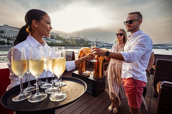 Budapest Historical Cruise with Welcome Frizzante & Audio Guide - Practical Tips for a Smooth Experience