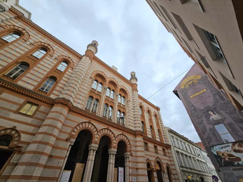 Budapest: Jewish district and street art - The Tour Wraps Up at Madách Square