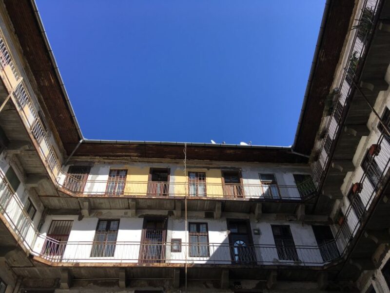 Budapest: Jewish Heritage Guided Tour with Synagogue Ticket - The Role of Guides and Visitor Experience