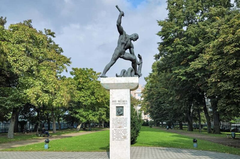 Budapest Jewish Quarter and Synagogues Tour with Transport - Key Points