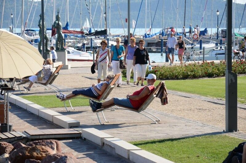 Budapest: Lake Balaton and Herend Full-Day Private Tour - Strolling the Balatonfüred Promenade