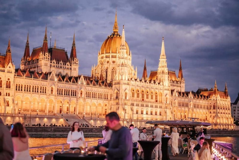 Budapest: Lotus Cruise with Unlimited Premium Drinks - Budapest: Lotus Cruise with Unlimited Premium Drinks — A Relaxing Way to See the City