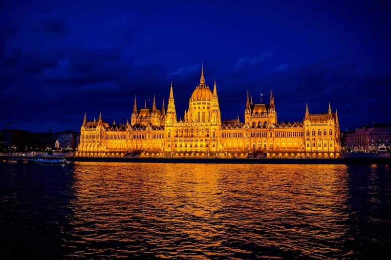 Budapest: Lotus Cruise with Unlimited Premium Drinks - The Bonus: Entry to Pixim Immersive Space