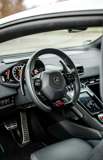 Budapest: Luxury Car City Tour with Guide - Safety and Practical Tips for Participants