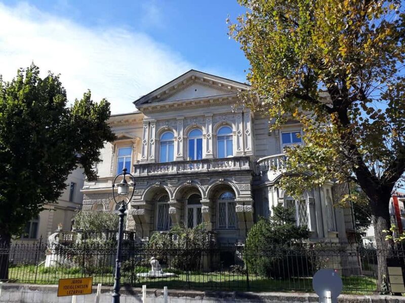 Budapest: Magnificent Andrássy Avenue Tour & Folk Music - Key Points