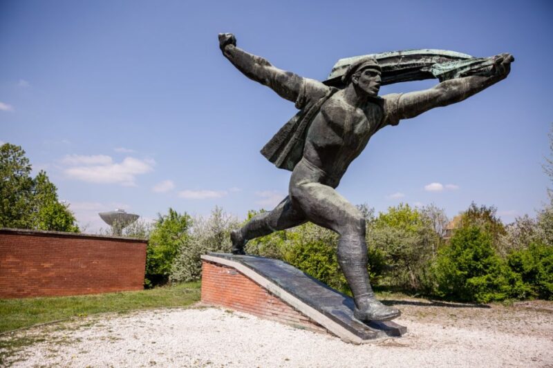 Budapest: Memento Park and Icons of Communism Guided Tour - The Expertise and Approach of the Licensed Guide