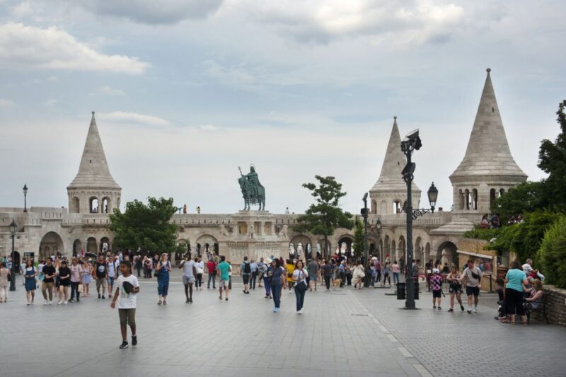 Budapest: Multilingual Highlights Tour - Practical Details: Meeting Point, Transport, and Group Size