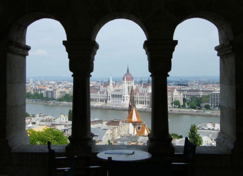 Budapest: Multilingual Highlights Tour - The Experience Guide and Language Options
