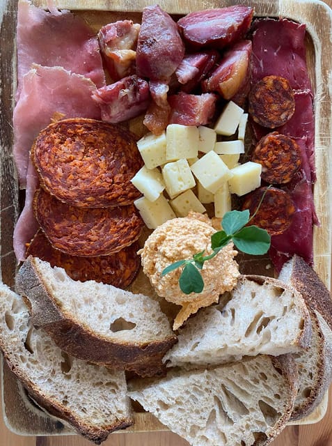 Budapest: Nellicious Private Food Tour - The Experience in a Nutshell