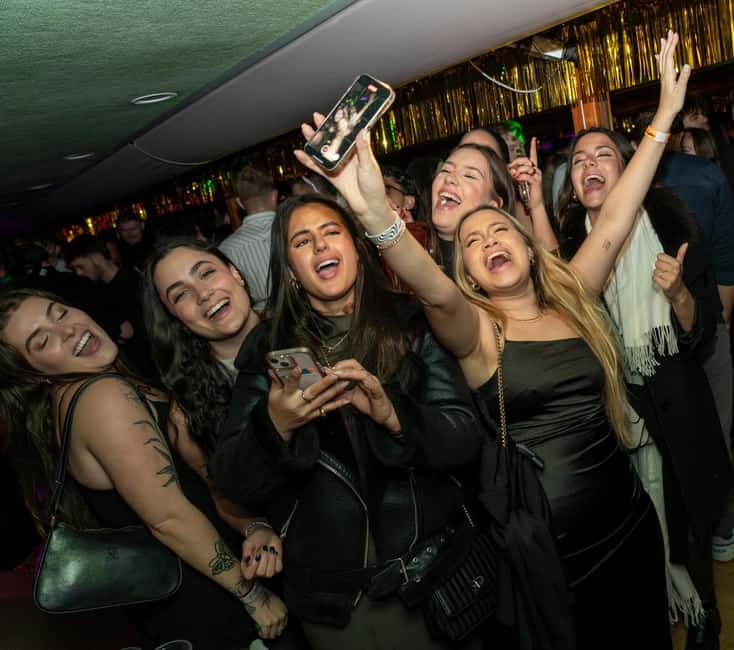 Budapest: New Year's Eve Lotus Boat Party & Cruise - Celebrate New Years Eve with a Luxurious Boat Party on the Floating Lotus