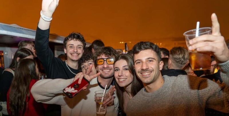 Budapest: New Year's Eve Lotus Boat Party & Cruise - Key Points