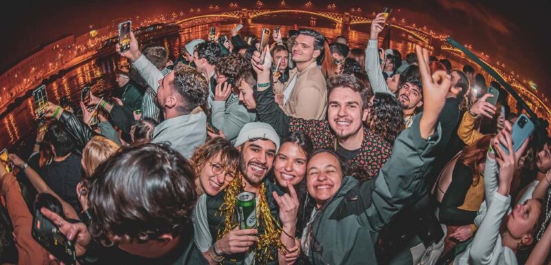 Budapest: New Year's Eve Lotus Boat Party & Cruise - Drinks and Refreshments: Choices on Board