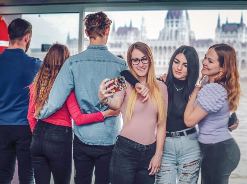 Budapest: Night Lights Cruise - Practicalities: Boarding and Onboard Facilities